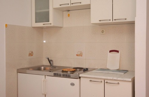 Jakisnica Apartment | Two bedroom apartment near beach Jakišnica, Pag (A-6424-a)