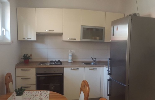 Stanici Apartment | Two bedroom apartment near beach Stanići, Omiš (A-1032-a)