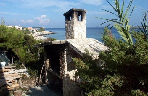 Milna Apartment | Two bedroom apartment near beach Milna, Vis (A-3036-c)