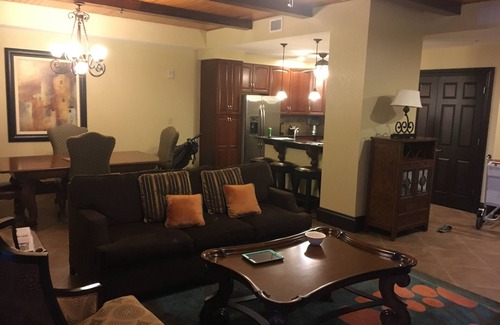 Lake Buena Vista Condo | Two Bedroom Apartment Resort in Disney with Pools, Lazy Rivers