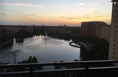Lake Buena Vista Condo | Two Bedroom Apartment Resort in Disney with Pools, Lazy Rivers