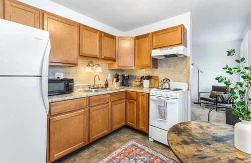 Gibraltar Apartment | Two bedroom apartment - peaceful community near Detroit River