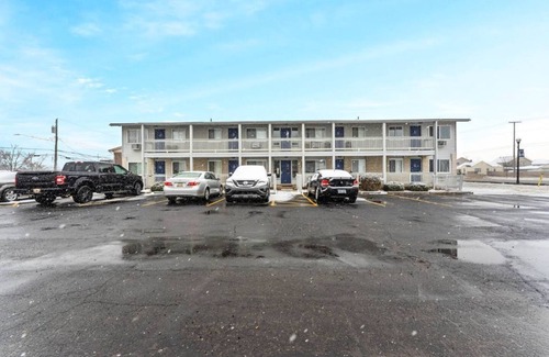 Gibraltar Apartment | Two bedroom apartment - peaceful community near Detroit River