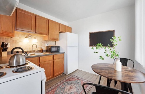 Gibraltar Apartment | Two bedroom apartment - Near parks and Detroit River!