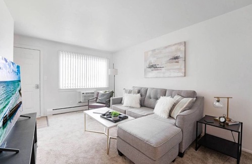 Gibraltar Apartment | Two bedroom apartment - Near parks and Detroit River!