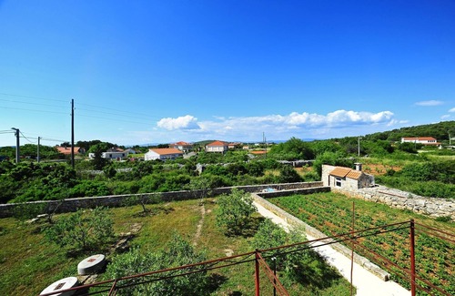 Gornje Selo Apartment | Two bedroom apartment with balcony Gornje selo, Šolta (A-15545-a)