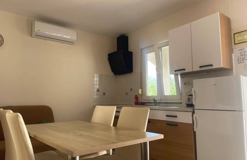 Lukoran Apartment | Two bedroom apartment with terrace Lukoran, Ugljan (A-836-c)