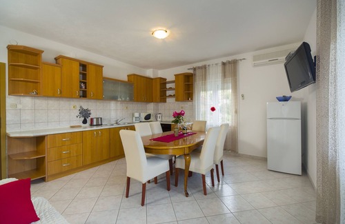 Poljica Apartment | Two bedroom apartment with balcony and sea view Poljica, Trogir (A-19054-b)