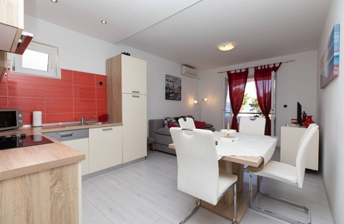 Medici Apartment | Two bedroom apartment with terrace and sea view Medići, Omiš (A-1046-d)