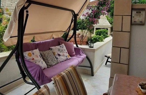 Postira Apartment | Two bedroom apartment with terrace Postira, Brač (A-12291-b)