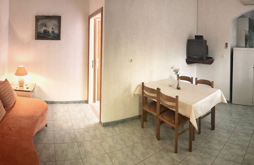 Povlja Apartment | Two bedroom apartment with balcony and sea view Povlja, Brač (A-14399-c)