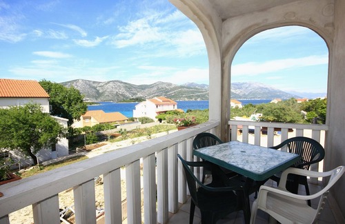 Kneza Apartment | Two bedroom apartment with terrace and sea view Kneža, Korčula (A-4342-a)