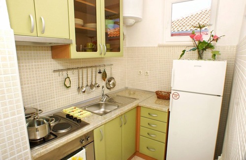 Trpanj Apartment | Two bedroom apartment with balcony and sea view Trpanj, Pelješac (A-3157-g)
