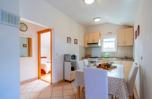Ugljan Apartment | Two bedroom apartment with terrace Ugljan (A-19234-a)