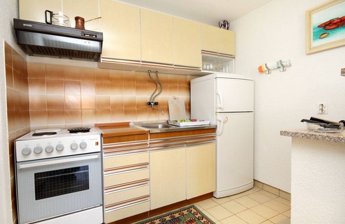 Vrboska Apartment | Two bedroom apartment with terrace and sea view Vrboska, Hvar (A-541-a)