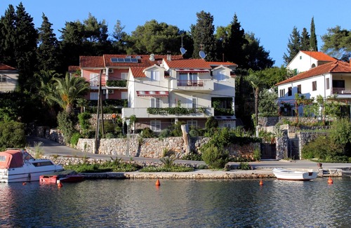 Vrboska Apartment | Two bedroom apartment with terrace and sea view Vrboska, Hvar (A-541-a)