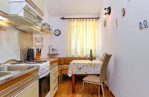 Artatore Apartment | Two bedroom apartment with balcony Artatore, Lošinj (A-2509-d)