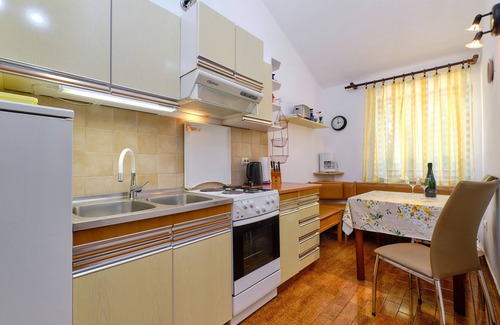 Artatore Apartment | Two bedroom apartment with balcony Artatore, Lošinj (A-2509-d)