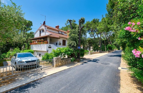 Artatore Apartment | Two bedroom apartment with balcony Artatore, Lošinj (A-2509-d)