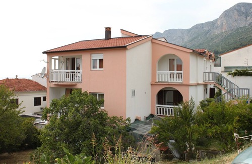 Gradac Apartment | Two bedroom apartment with balcony and sea view Gradac, Makarska (A-6820-b)