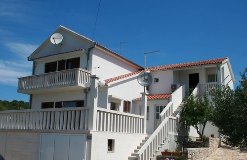 Jezera Apartment | Two bedroom apartment with terrace and sea view Jezera, Murter (A-5079-a)