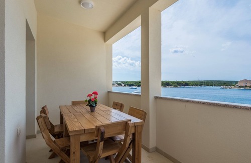 Simuni Apartment | Two bedroom apartment with balcony and sea view Šimuni, Pag (A-18386-a)
