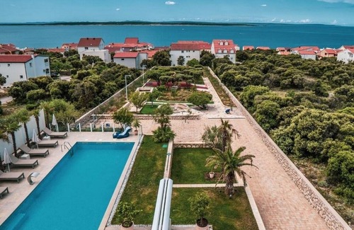 Mandre Apartment | Two bedroom apartment with terrace and sea view Mandre, Pag (A-24502-a)