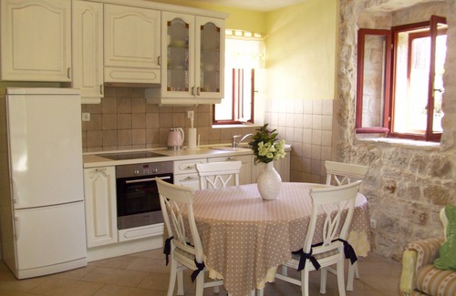 Komiza Apartment | Two bedroom apartment with terrace Komiža, Vis (A-9247-a)