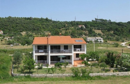 Palit Apartment | Two bedroom apartment with terrace Palit, Rab (A-16356-b)