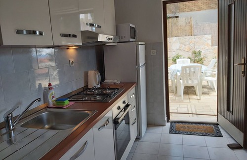 Zavala Apartment | Two bedroom apartment with terrace and sea view Zavala, Hvar (A-8710-b)
