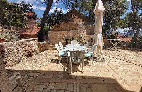 Zavala Apartment | Two bedroom apartment with terrace and sea view Zavala, Hvar (A-8710-b)