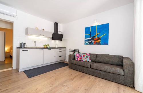 Mandre Apartment | Two bedroom apartment with terrace Mandre, Pag (A-13015-a)