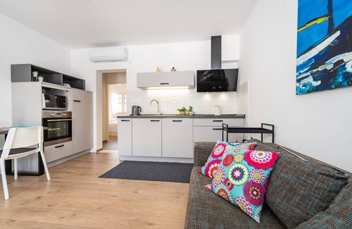 Mandre Apartment | Two bedroom apartment with terrace Mandre, Pag (A-13015-a)