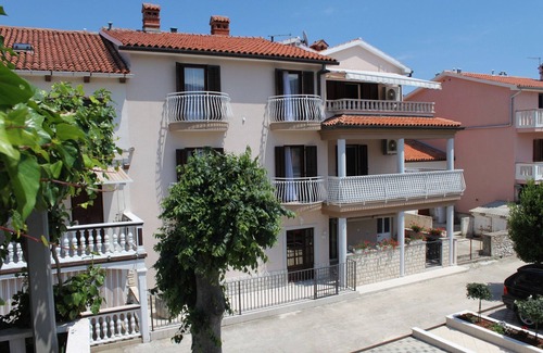 Duga Luka Apartment | Two bedroom apartment with terrace and sea view Duga Luka (Prtlog), Labin (A-5528-b)
