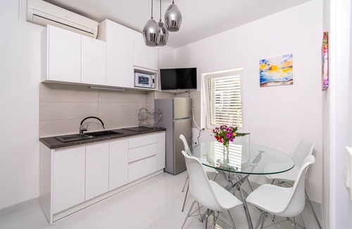 Poljana Apartment | Two bedroom apartment with air-conditioning Poljana, Ugljan (A-8419-b)