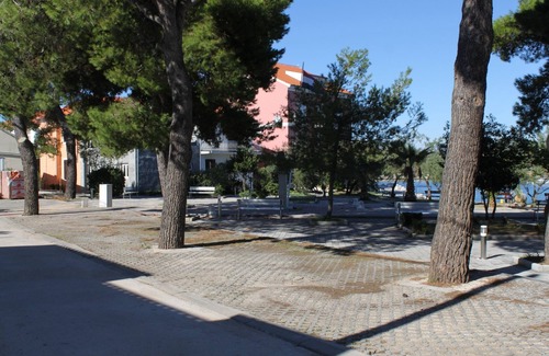 Poljana Apartment | Two bedroom apartment with air-conditioning Poljana, Ugljan (A-8419-b)
