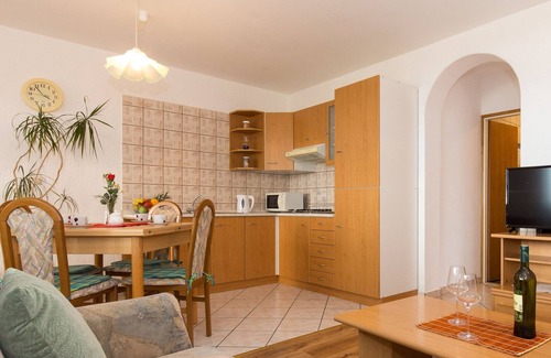 Punat Apartment | Two bedroom apartment with balcony and sea view Punat, Krk (A-5345-b)