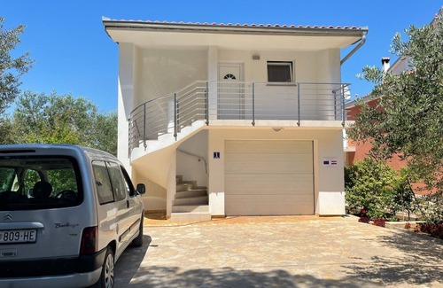 Tkon Apartment | Two bedroom apartment with terrace and sea view Tkon, Pašman (A-19914-a)