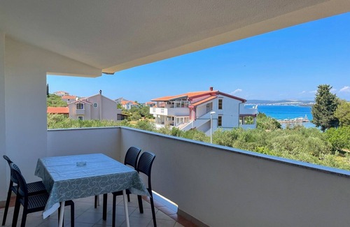 Tkon Apartment | Two bedroom apartment with terrace and sea view Tkon, Pašman (A-19914-a)