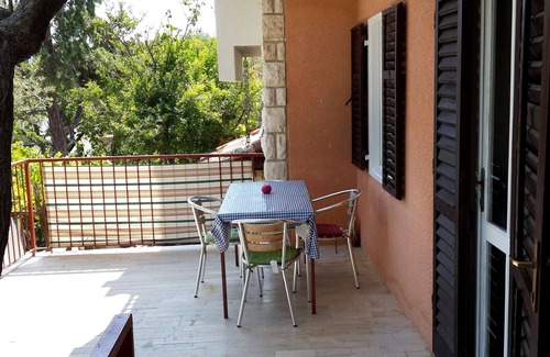 Valun Apartment | Two bedroom apartment with terrace and sea view Valun, Cres (A-386-a)