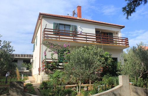 Municipality of Kali Apartment | Two bedroom apartment with terrace and sea view Cove Mala Lamjana, Ugljan (A-827-b)