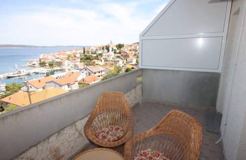 Kali Apartment | Two bedroom apartment with terrace and sea view Kali, Ugljan (A-8235-a)