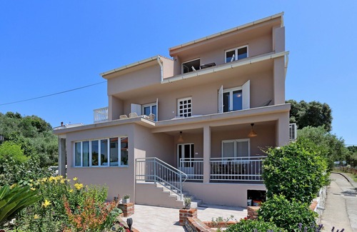 Kampor Apartment | Two bedroom apartment with terrace and sea view Kampor, Rab (A-17396-a)