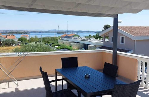 Kraj Apartment | Two bedroom apartment with terrace and sea view Kraj, Pašman (A-335-b)