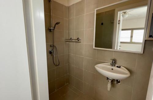 Kerem HaTeimanim Apartment | Two Bedroom Apt l Terrace & Private Parking l On The Beach l by Bookiz