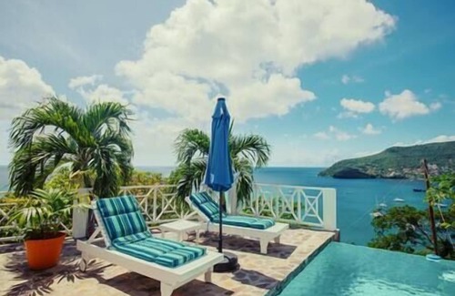 Princess Margaret Bay Apartment | Two Bedroom Beachview Apartment w/Pool