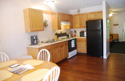 Russell Springs Cabin | Two-Bedroom Cabin @ LakePointe Resort - no cleaning fees!