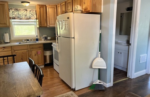 Hot Springs Cabin | Two bedroom cabin, private lake, pet friendly