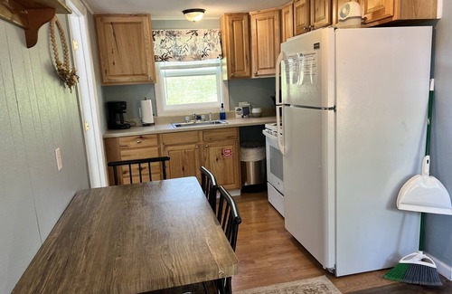 Hot Springs Cabin | Two bedroom cabin, private lake, pet friendly