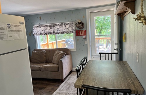 Hot Springs Cabin | Two bedroom cabin, private lake, pet friendly